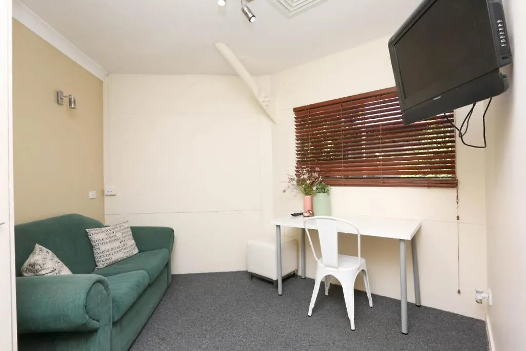 **** Resort Woodlands Of Marburg Hotel Australia